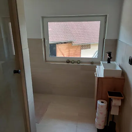 50m2 Seminarraum Mit 20 Matratzen *